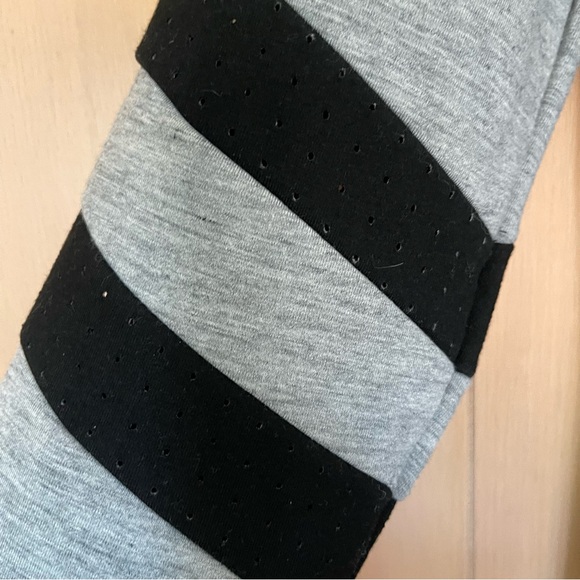 Superdry Sport Core Tech Funnel Hoodie Gray and Black Vented Size 10 Sporty - Picture 7 of 16